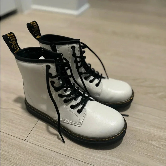 DR MARTENS YOUTH 1460 LEATHER LACE UP BOOTS - Picture 14 of 15